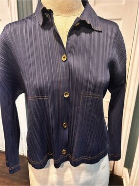 Women's Navy Pleated Button-Front Blouse with Contrast Stitching